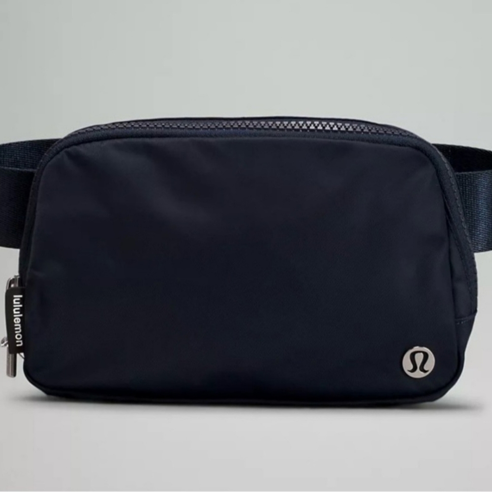NWOT Black Everywhere Belt Bag